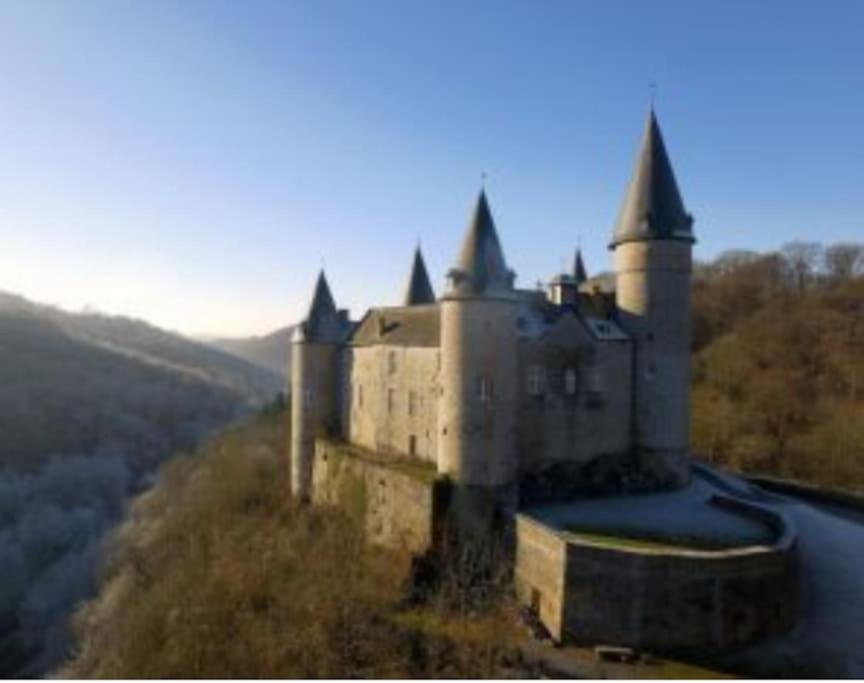 Laissez-Vous Enchanter Par La Vallee De La Meuse Hastiere-par-dela エクステリア 写真
